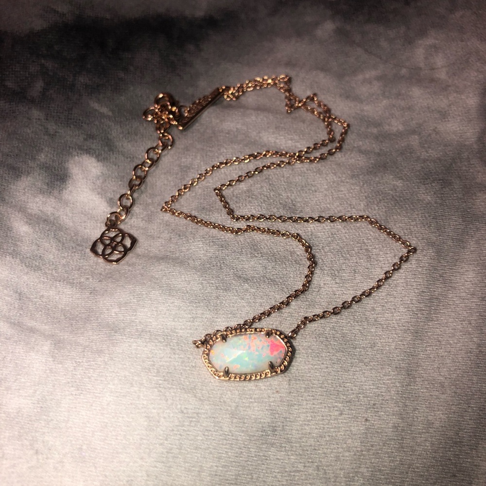 Kendra Scott necklace